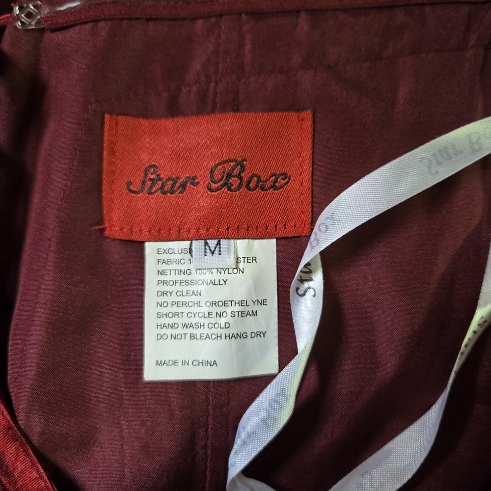STAR BOX | Lace Up Formal Gown in Burgandy sz M - Picture 8 of 11